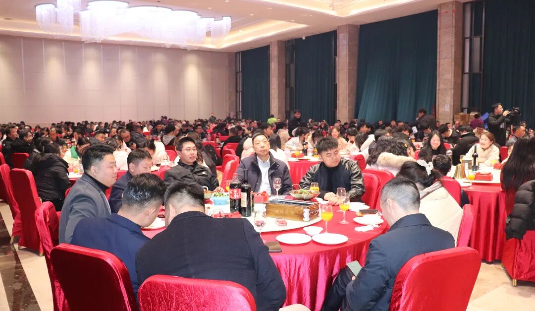 松羽集团2026新春年会大合影现场